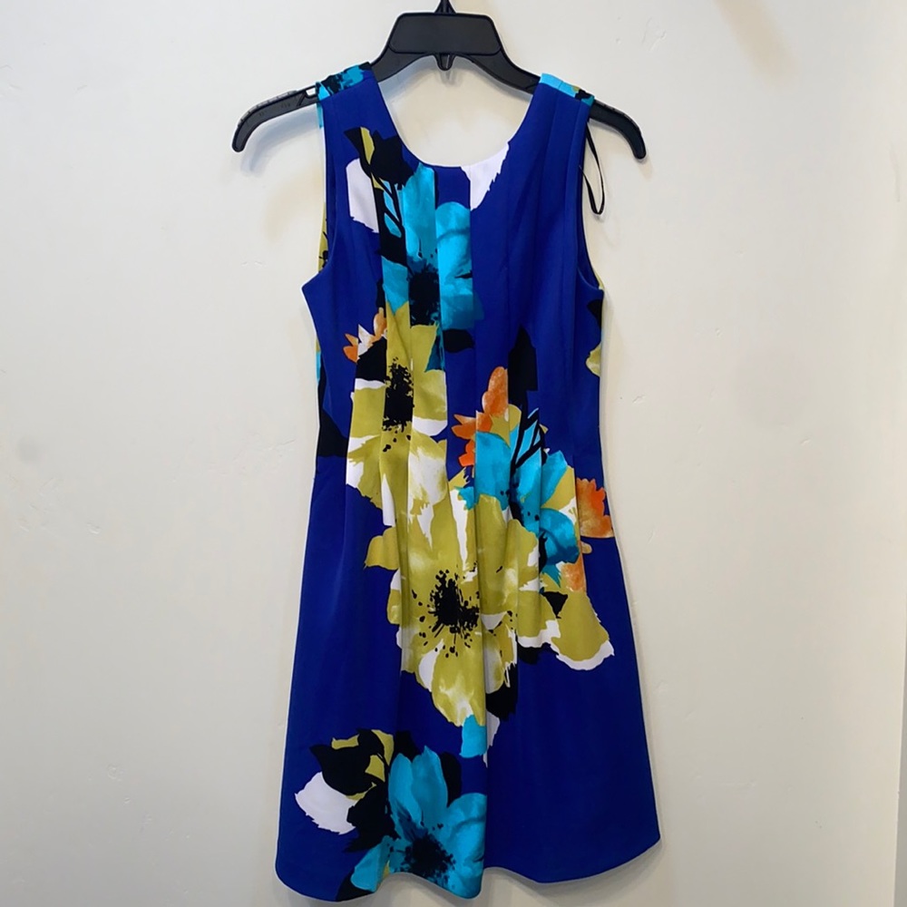vince camuto floral dress, 4p, NEVER WORN